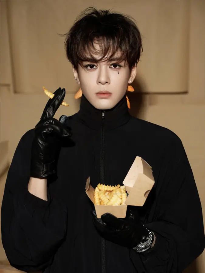 발렌시아가 x 언더아머 윈드브레이커 재킷