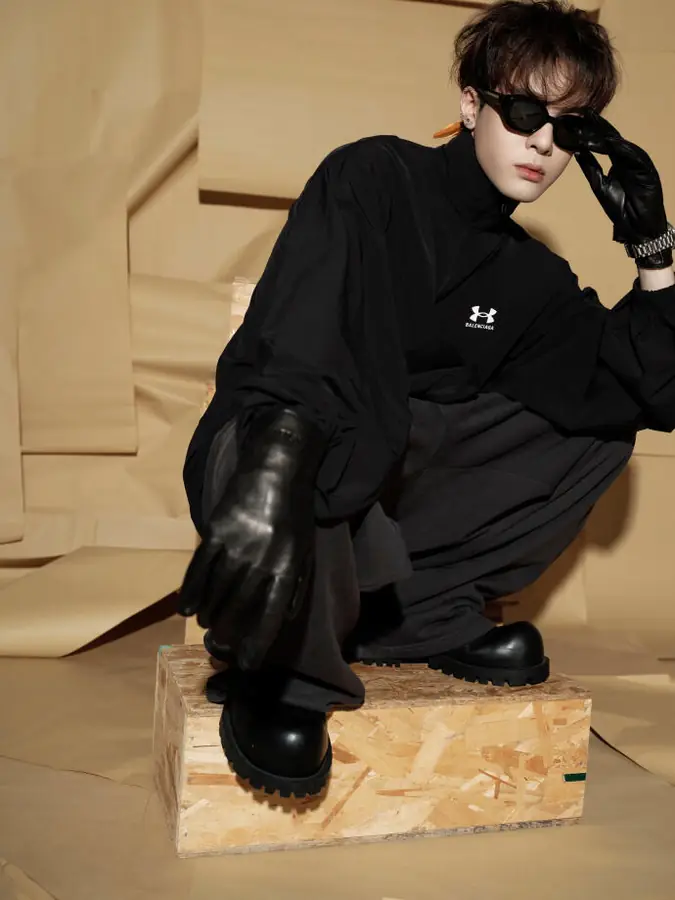 발렌시아가 x 언더아머 윈드브레이커 재킷