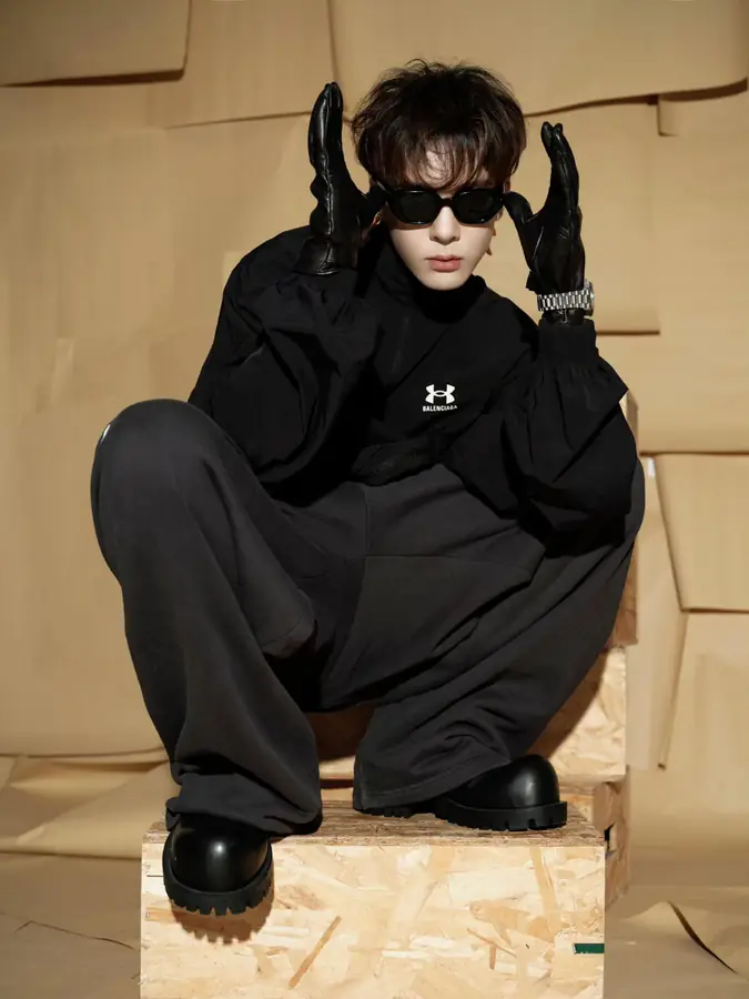 발렌시아가 x 언더아머 윈드브레이커 재킷