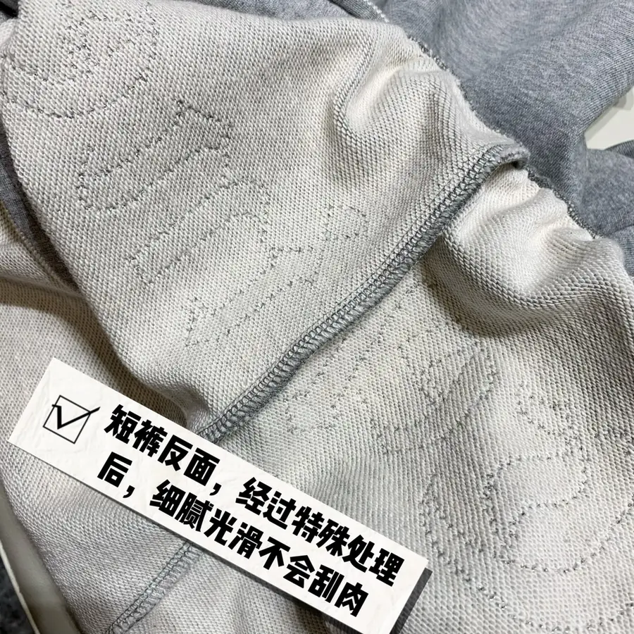 셀린느 고딕 로고 루즈 쇼츠 그레이