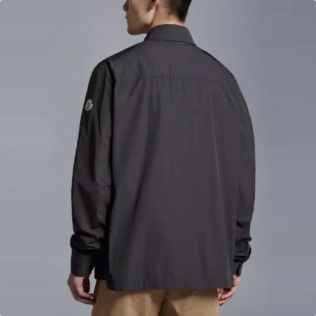 몽클레어 매트로 블랙 셔츠