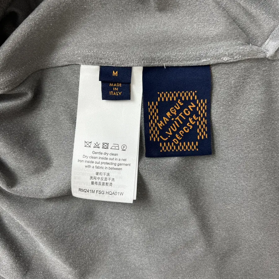 루이비통 쇼트 슬리브드 스웨이드 오버셔츠 1AFQOO