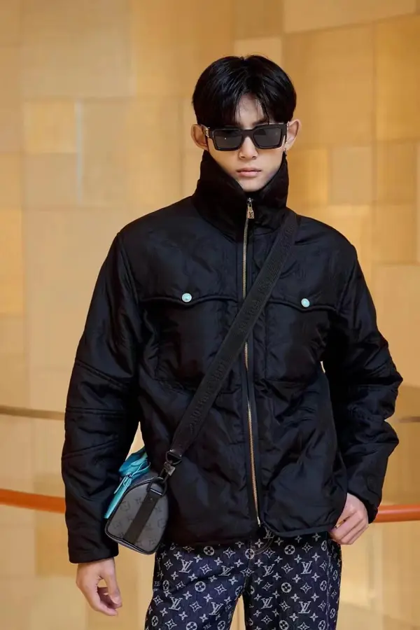 루이비통 퀄팅 오버셔츠 1AFWK0