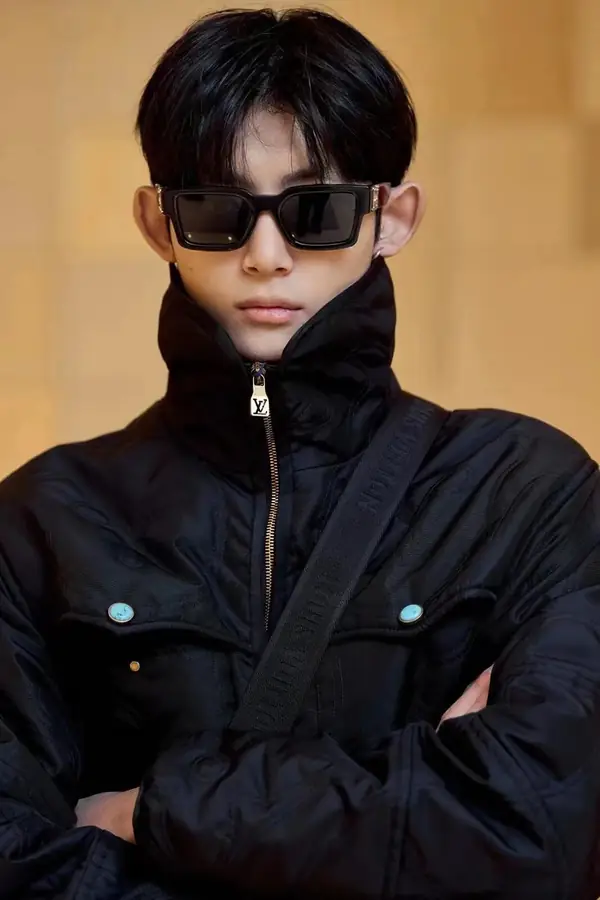 루이비통 퀄팅 오버셔츠 1AFWK0