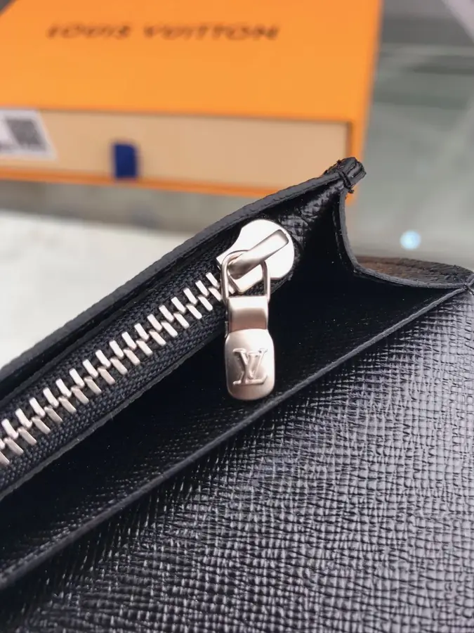 루이비통 브라짜 월릿 M60622