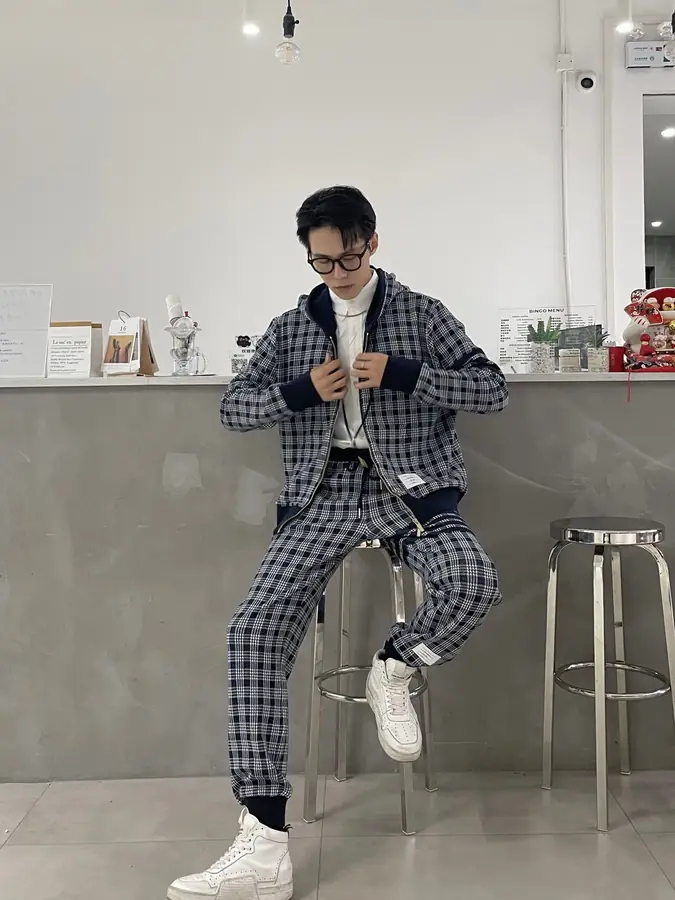 톰브라운 체크 패턴 트랙팬츠 네이비