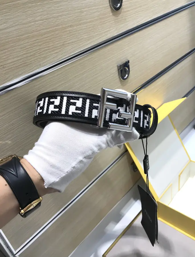 펜디 마크 자콥스 FF 벨트 블랙 앤 화이트 35mm