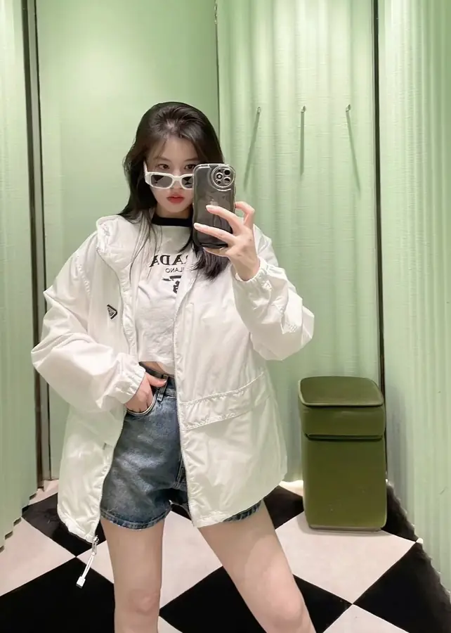 프라다 리나일론 블루종 재킷