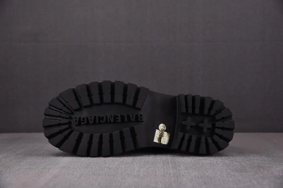 발렌시아가 SERGENT 20MM 더비 로퍼
