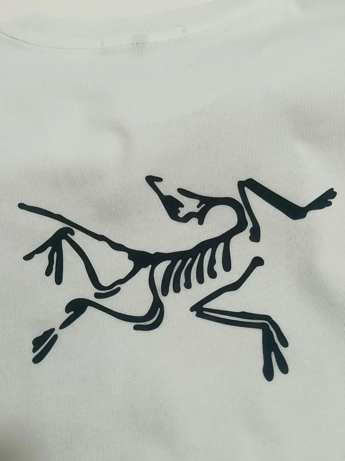 아크테릭스 멀티컬러 타워 자수 티셔츠 화이트