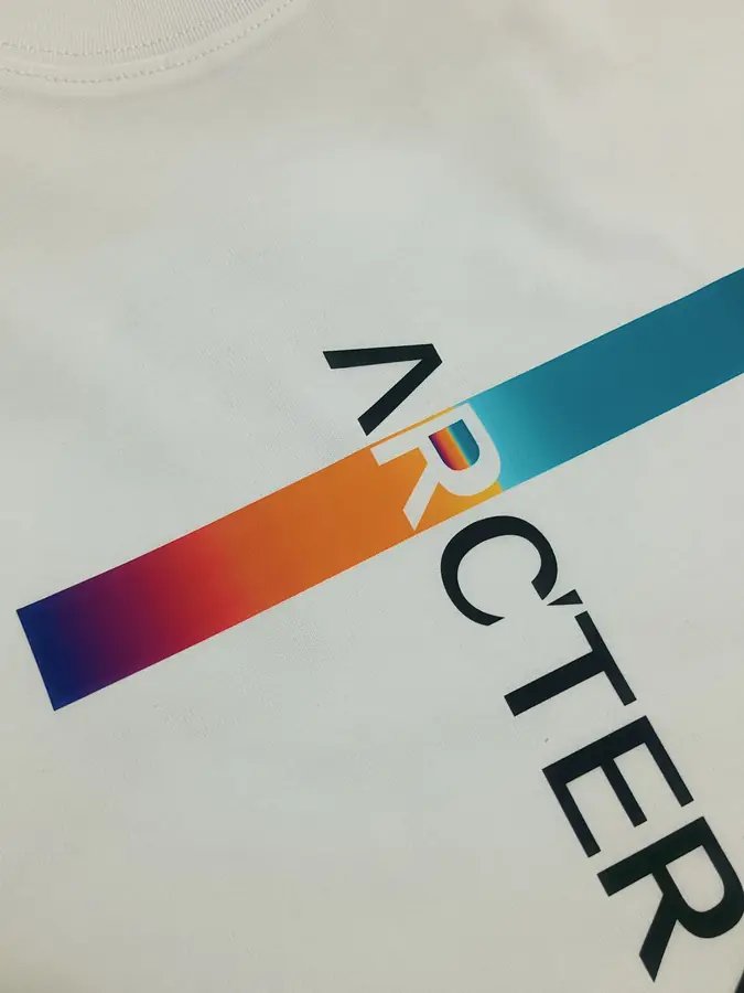 아크테릭스 멀티컬러 타워 자수 티셔츠 화이트