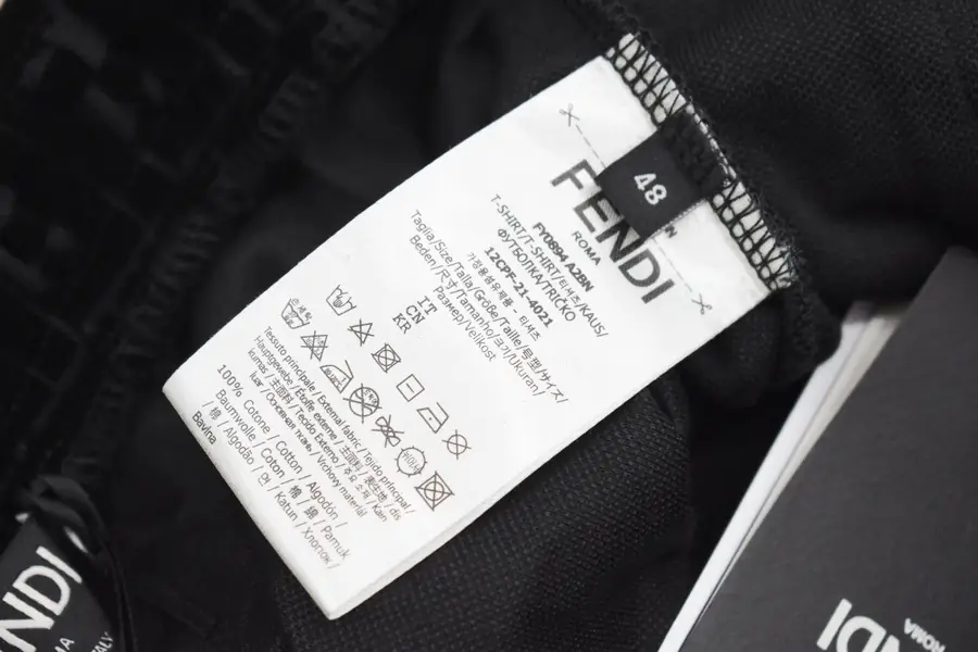 펜디 플록 FF 버뮤다 팬츠