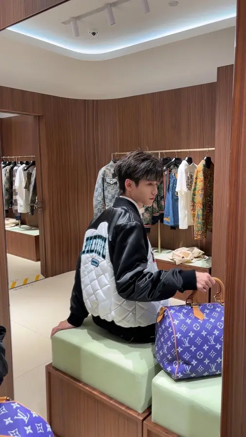 루이비통 바이컬러 새팅 봄버 재킷 1AFWKC