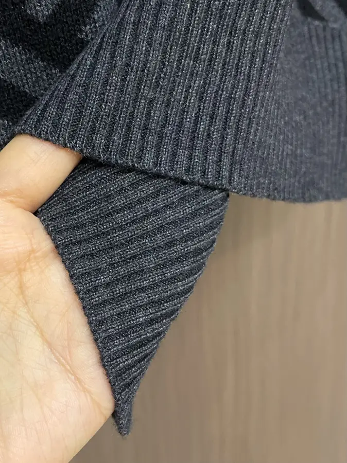 펜디 울 스웨터