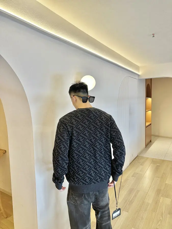 펜디 울 스웨터