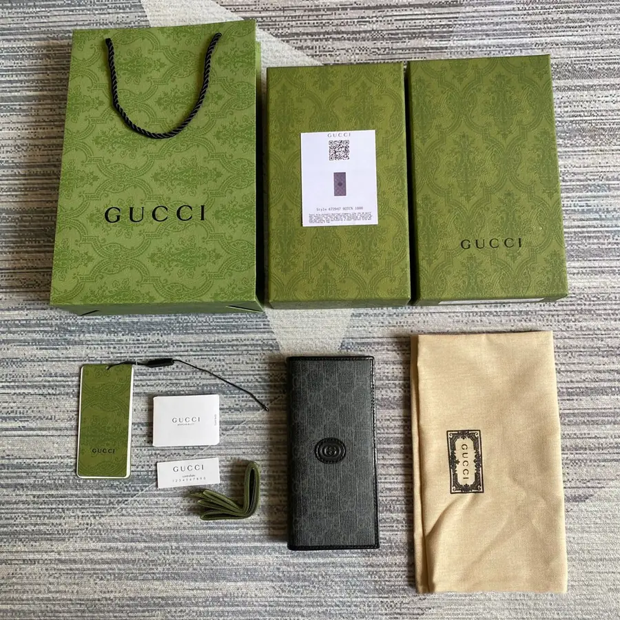 구찌 GG 수프림 인터로킹 장지갑