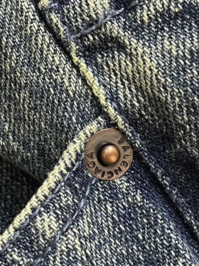 발렌시아가 그레이스케일 카모 하이브리드 배기 팬츠