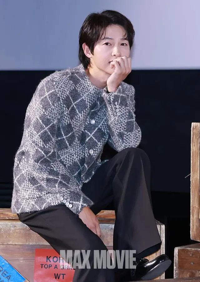 루이비통 아가일 라운드넥 블레이저