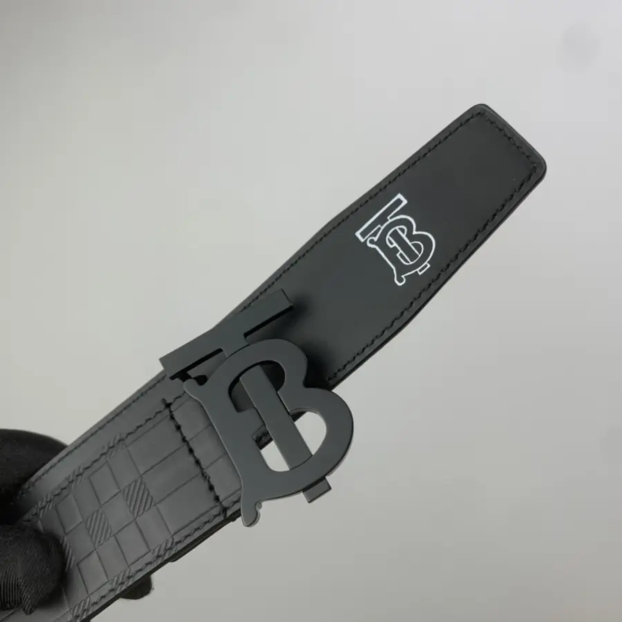 버버리 레더 TB 모노그램 벨트 블랙 34mm