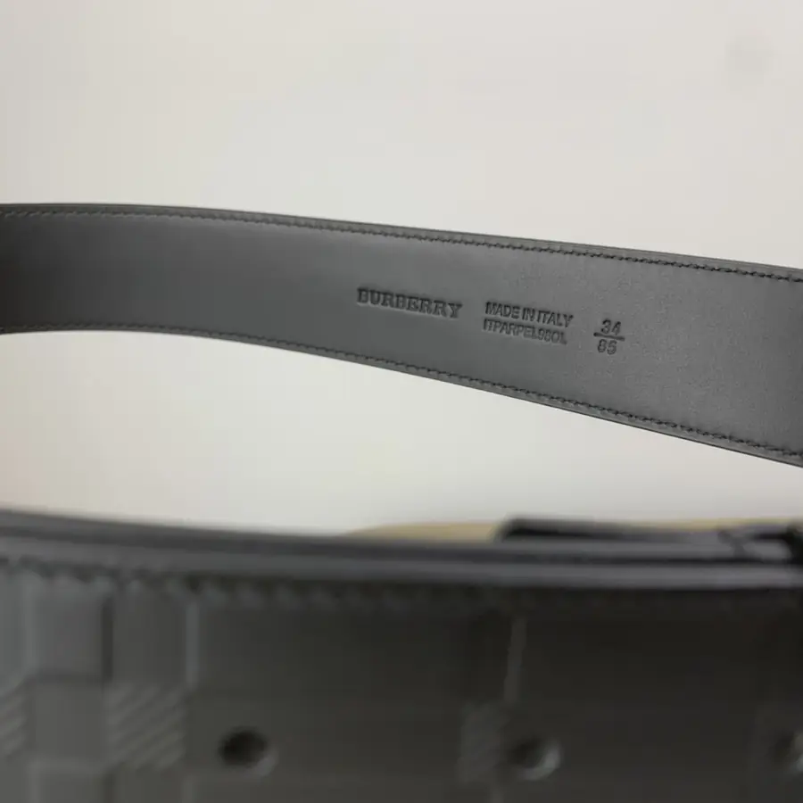 버버리 레더 TB 모노그램 벨트 블랙 34mm