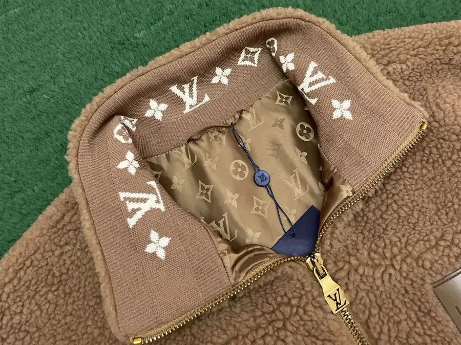 루이비통 레더 패치 플리스 블루종 1AFXTL