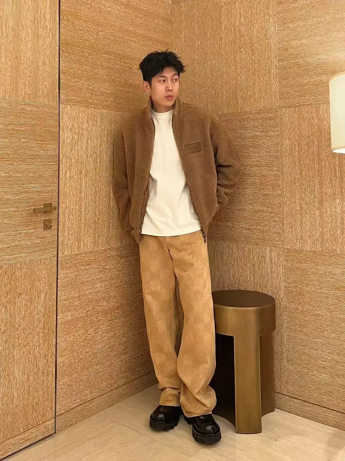 루이비통 레더 패치 플리스 블루종 1AFXTL