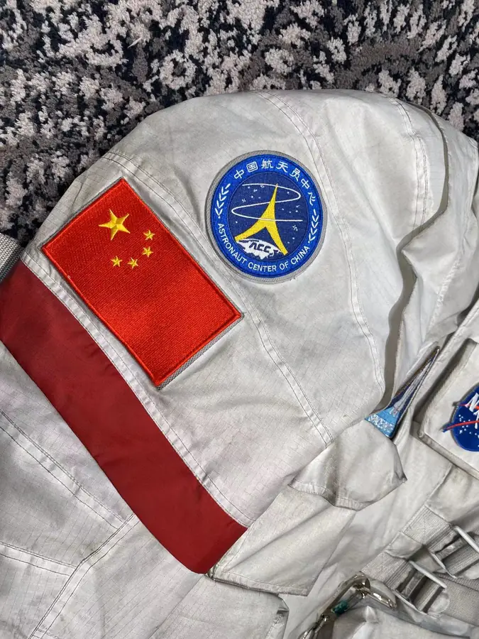 발렌시아가 x NASA 스페이스 컬렉션 패딩 자켓