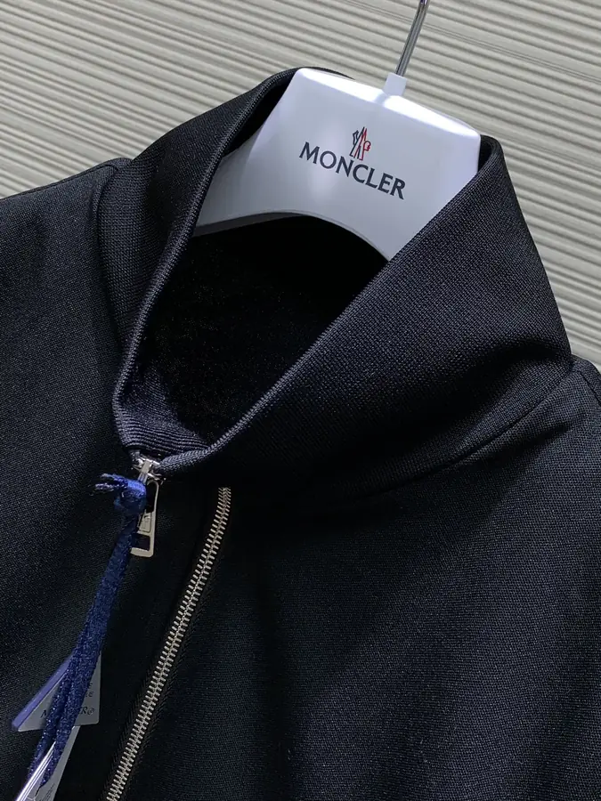 몽클레어 집업 스웨트셔츠