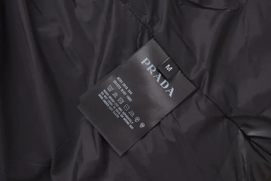 프라다 라이트 나일론 도우닌웨스트 베스트