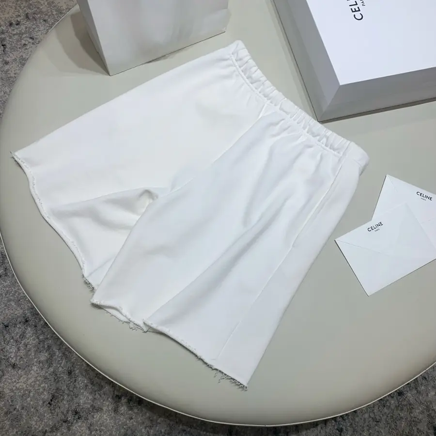 셀린느 코튼 플리스 루즈 쇼츠 화이트