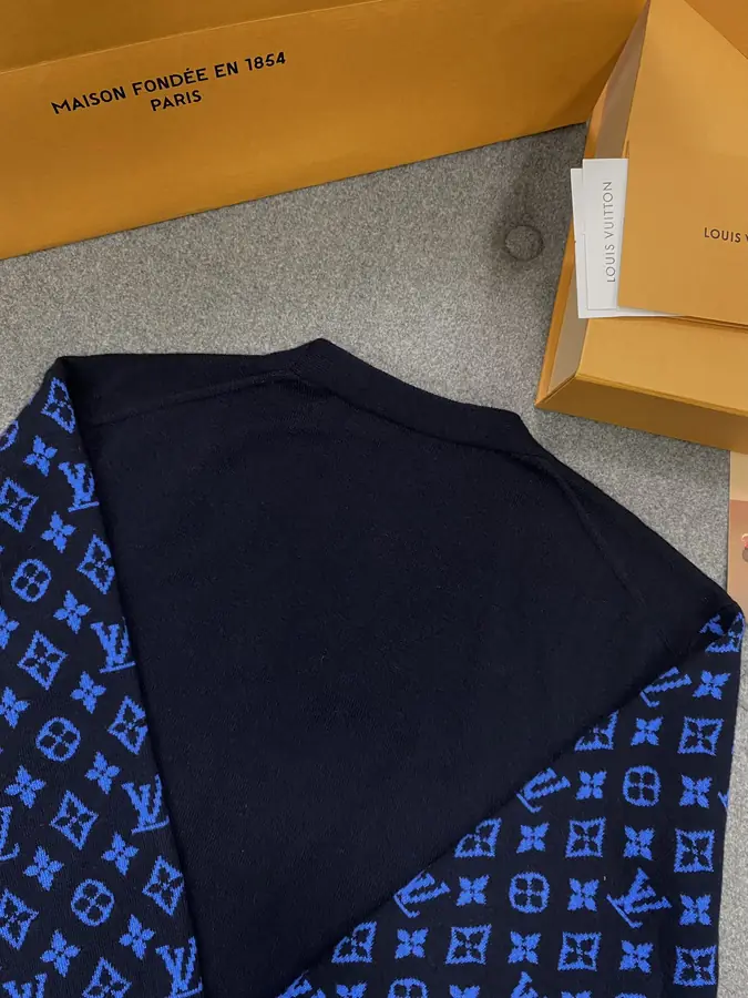 루이비통 모노그램 캐시미어 믹스 가디건 1ABIXN