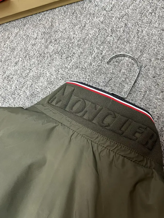 몽클레어 Reppe 레인 재킷 카키