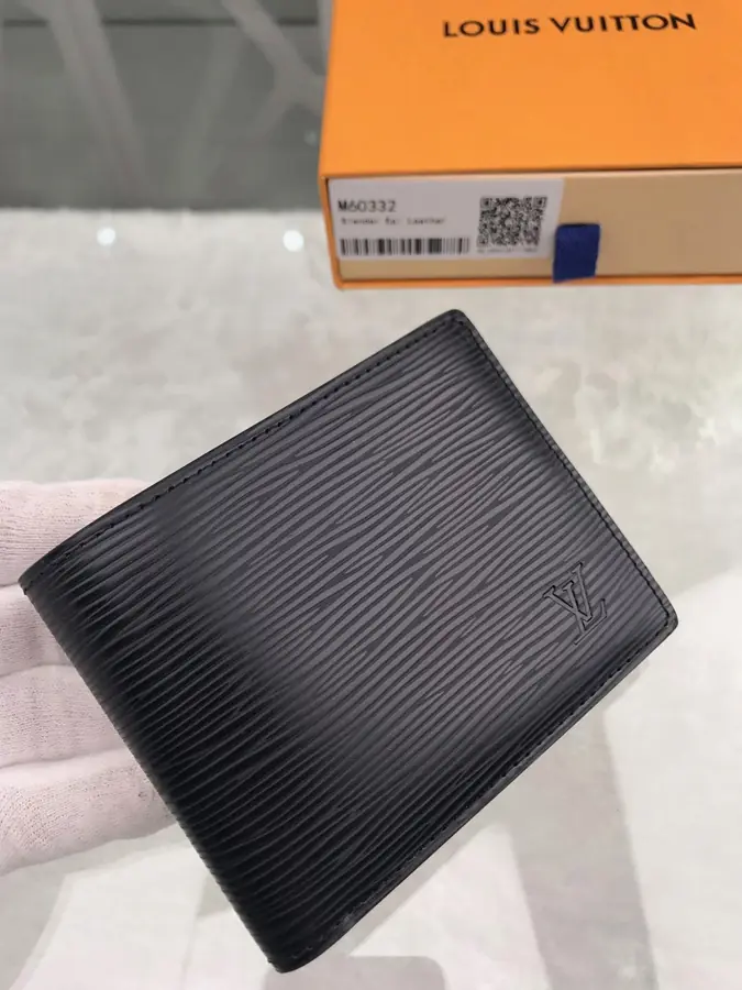 루이비통 슬렌더 에피 월렛 M60332