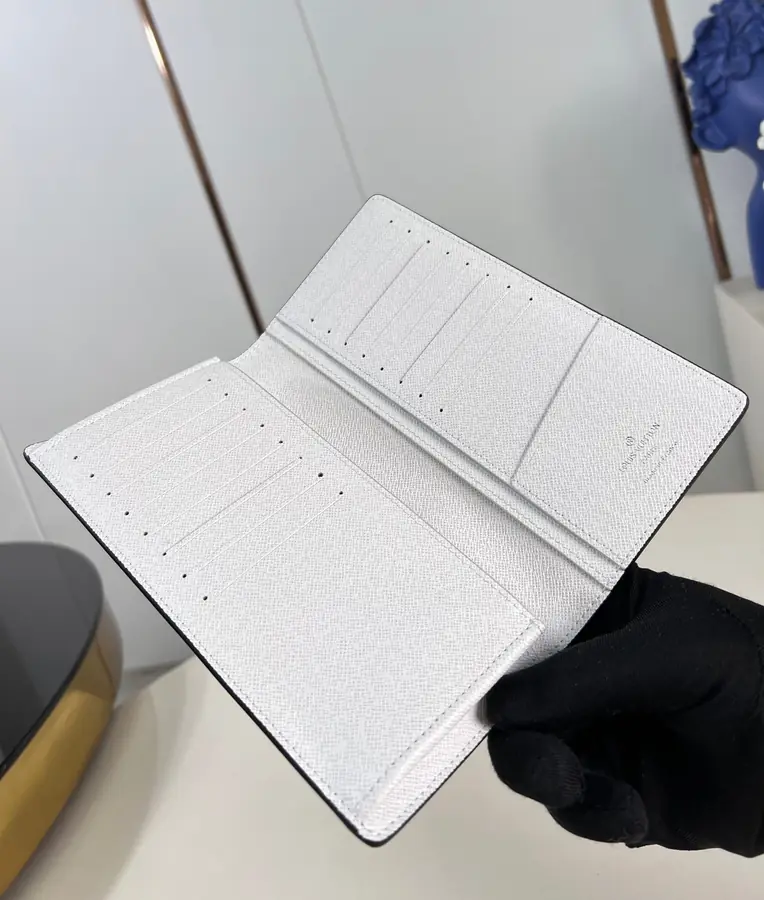 루이비통 브라짜 월릿 모노그램 타이가 화이트 M30298