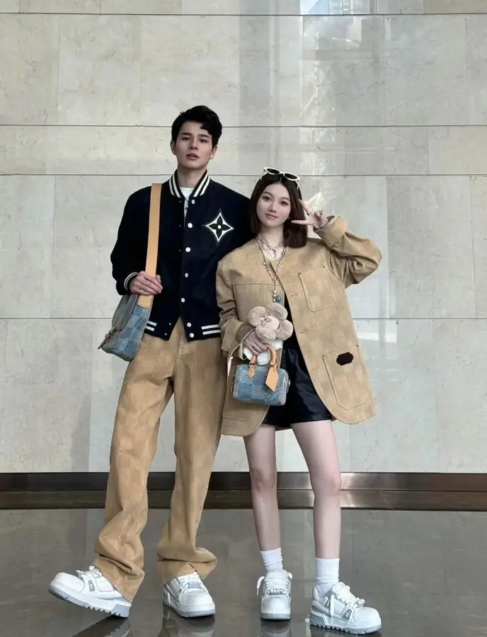 루이비통 엠벨리시드 램스킨 보머 블루종 1AFXEP