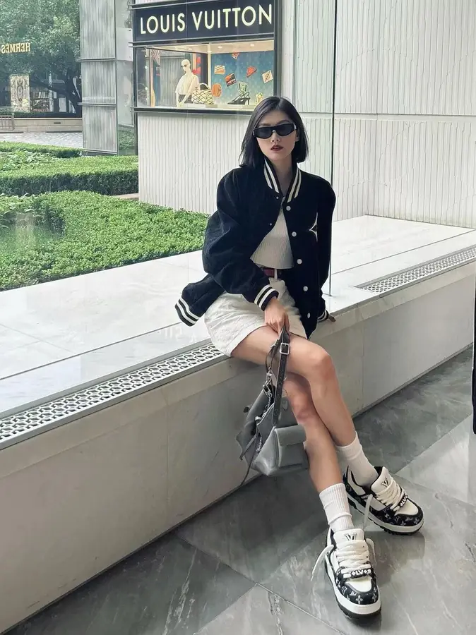 루이비통 엠벨리시드 램스킨 보머 블루종 1AFXEP