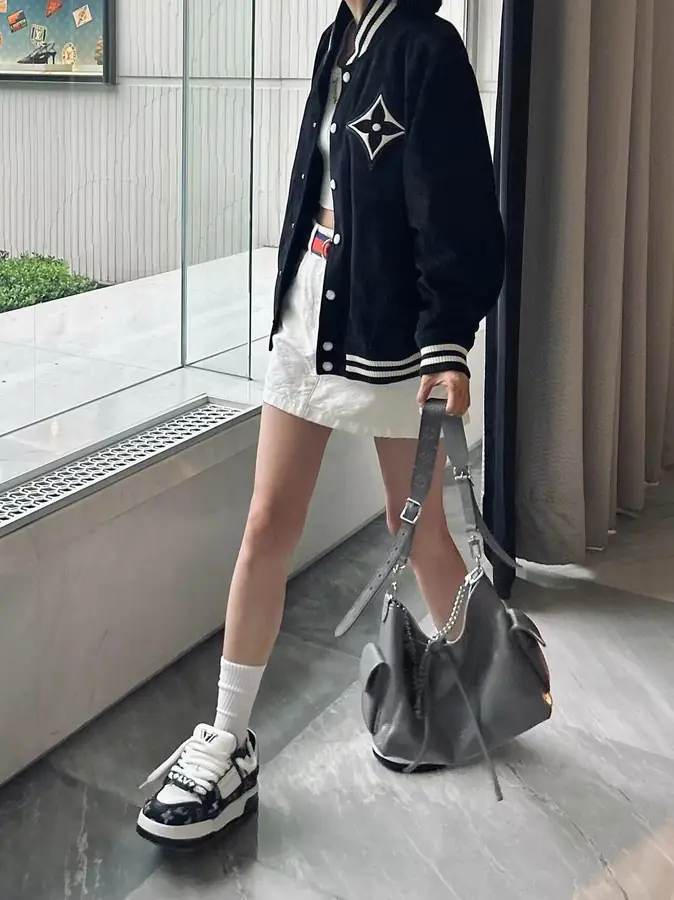 루이비통 엠벨리시드 램스킨 보머 블루종 1AFXEP