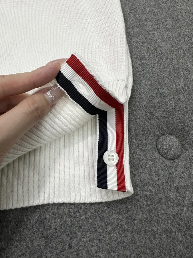 톰브라운 밀라노 브이넥 카디건 화이트