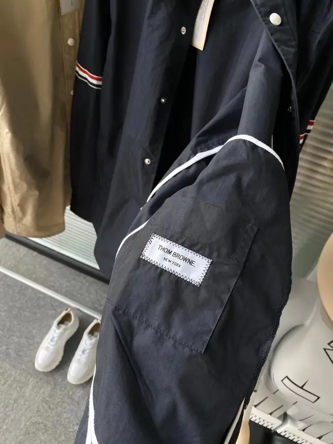 톰브라운 로고 패치 긴소매 셔츠 네이비