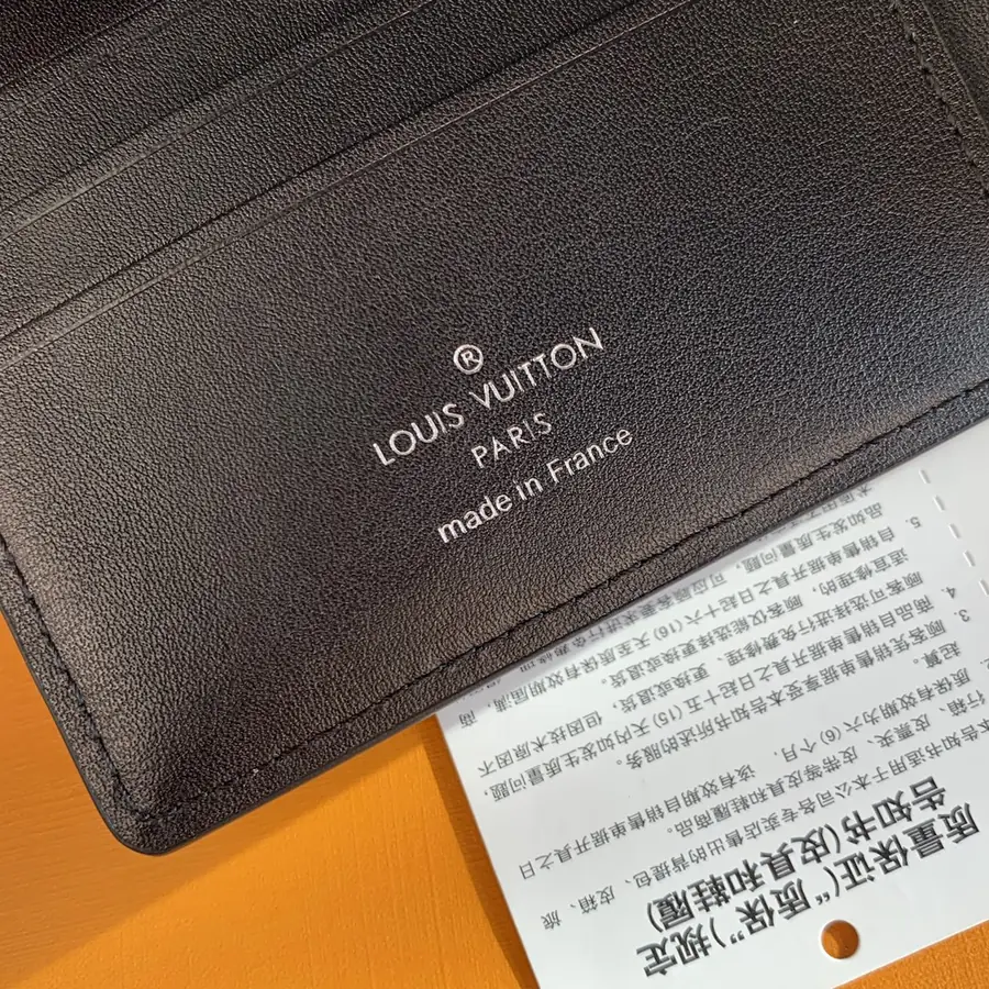 루이비통 멀티플 월릿 M69829