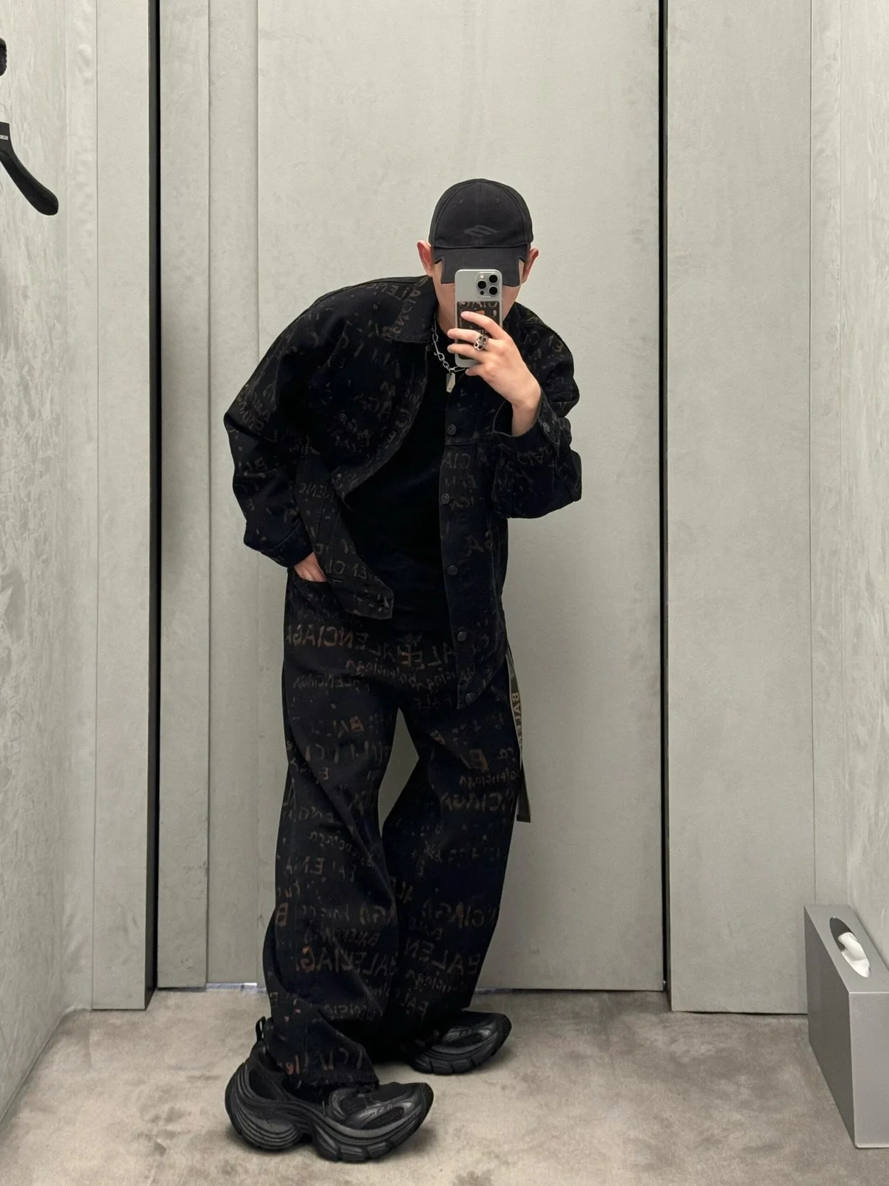 발렌시아가 블리치 올오버 배기팬츠