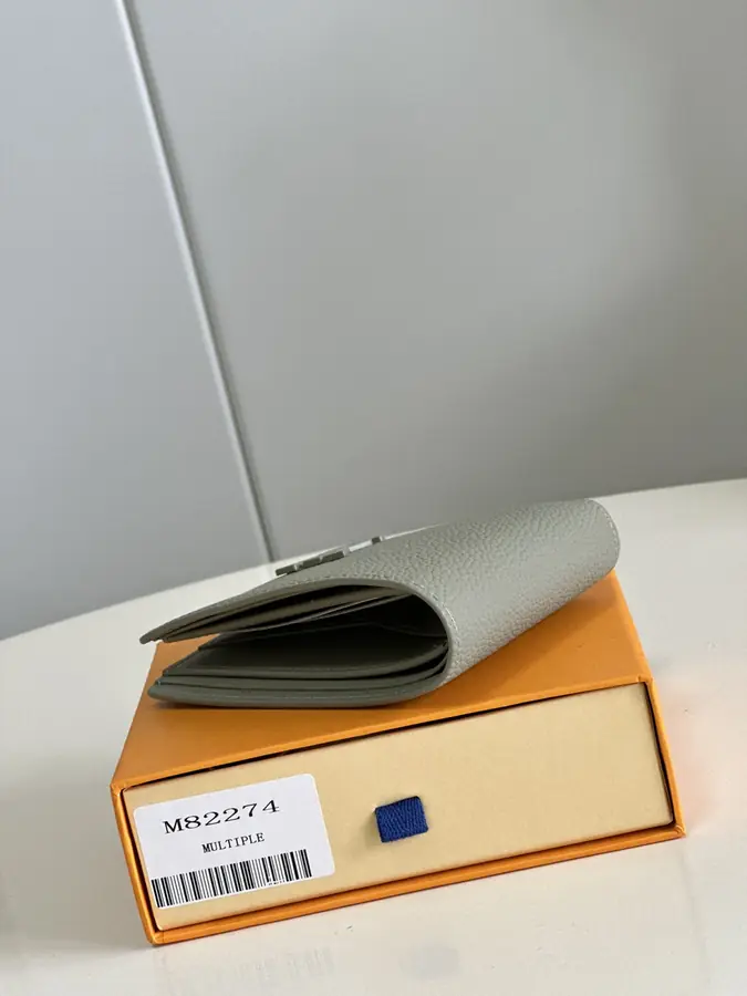 루이비통 멀티플 월릿 M82274