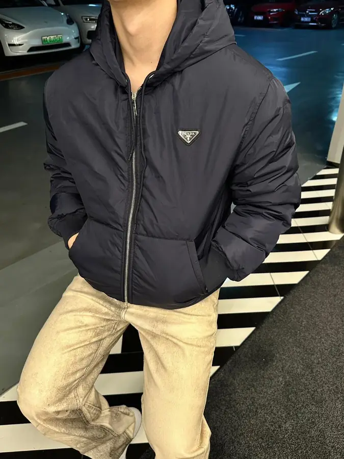프라다 경량 리나일론 후드 블루종 재킷