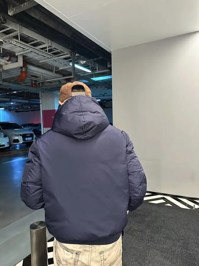 프라다 경량 리나일론 후드 블루종 재킷