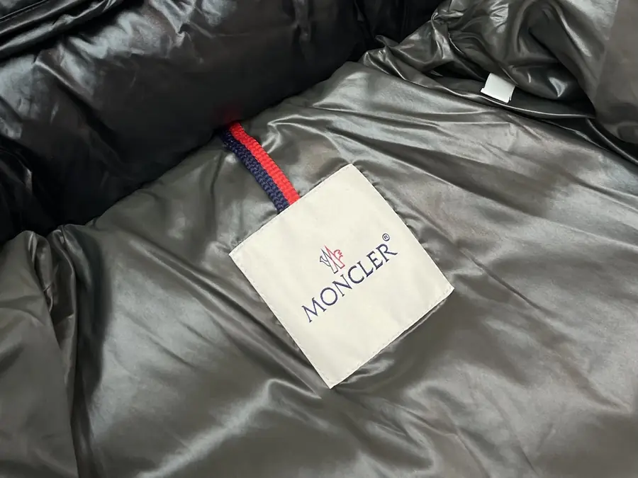 몽클레어 마야 쇼트 다운 재킷 블랙