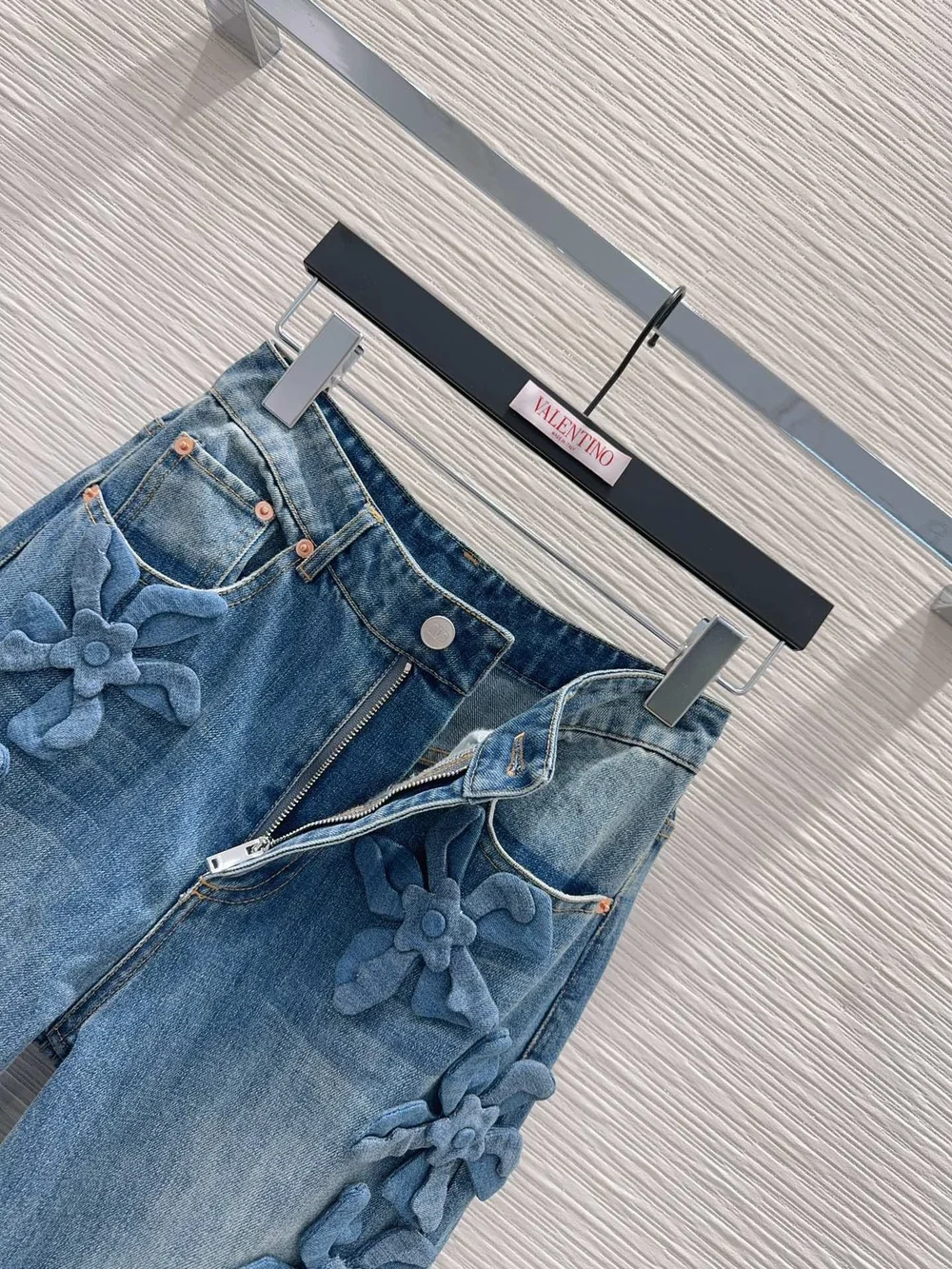 발렌티노 자수 미디엄 블루 데님 팬츠