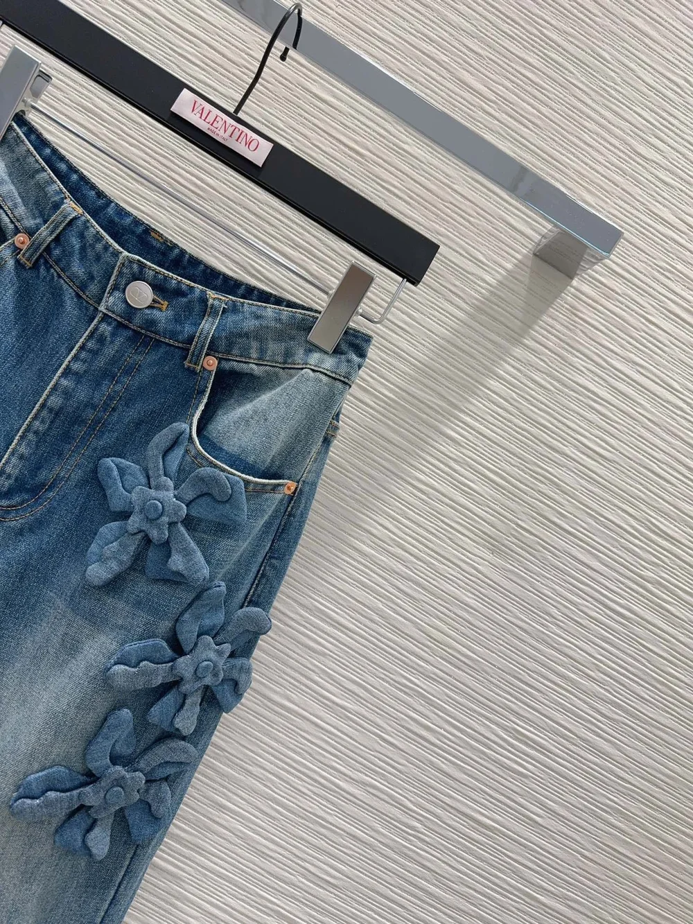 발렌티노 자수 미디엄 블루 데님 팬츠