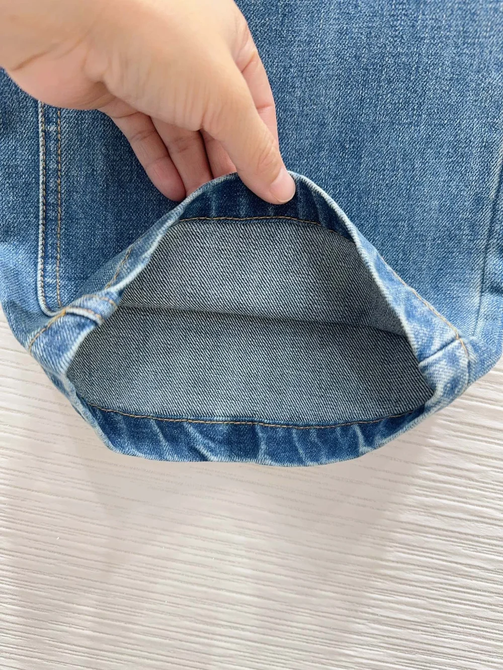 발렌티노 자수 미디엄 블루 데님 팬츠