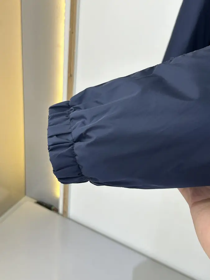 프라다 리나일론 푸퍼 자켓