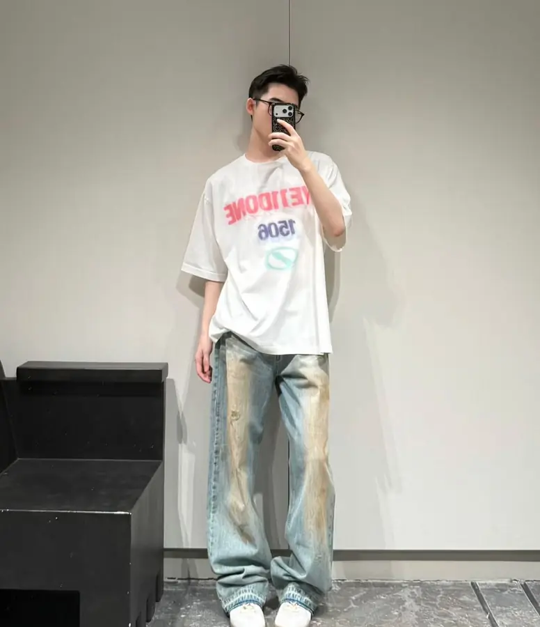 남녀공용 웰던 블러리 로고 프린트 반팔 티셔츠 (2color)